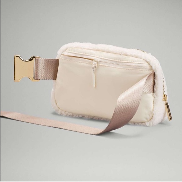 Lululemon Everywhere Fleece Belt Bag - Ivory - Picture 2 of 6